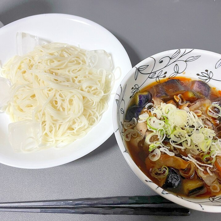 ナスと豚バラのつけそうめん